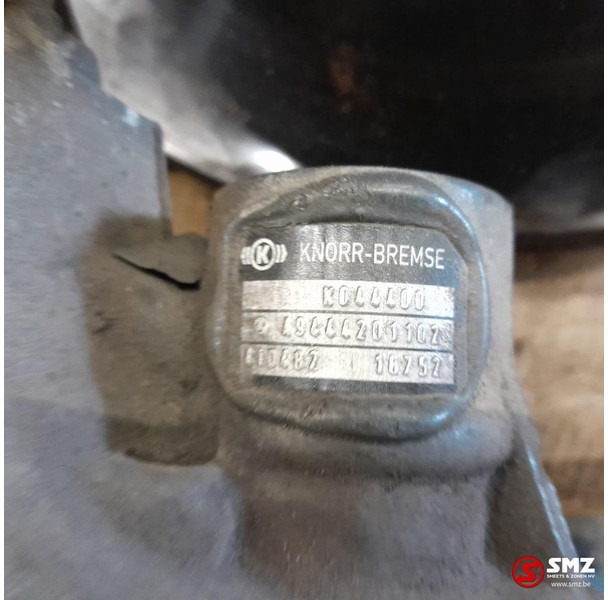 Mercedes-Benz Occ remklauw rechtsachter Mercedes - مسماك الفرامل - شاحنة: صورة 5 Mercedes-Benz Occ remklauw rechtsachter Mercedes - مسماك الفرامل - شاحنة: صورة 5