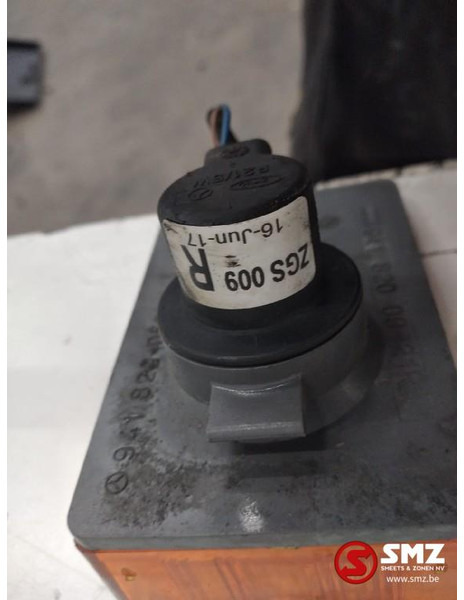 Mercedes-Benz Occ richtingaanwijzer rechts Mercedes - أضواء/ إضاءة - شاحنة: صورة 2 Mercedes-Benz Occ richtingaanwijzer rechts Mercedes - أضواء/ إضاءة - شاحنة: صورة 2