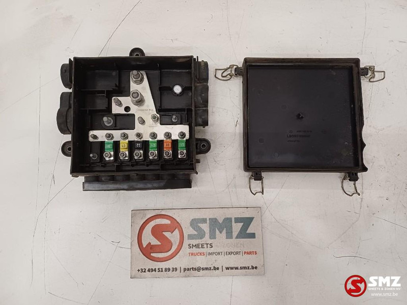 Mercedes-Benz Occ zekeringskast Mercedes - النظام الكهربائي - شاحنة: صورة 1 Mercedes-Benz Occ zekeringskast Mercedes - النظام الكهربائي - شاحنة: صورة 1