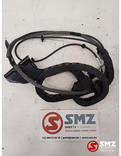 Mercedes-Benz Rolbegeleider schuifdeur Mercedes - باب و قطع الغيار - شاحنة: صورة 1 Mercedes-Benz Rolbegeleider schuifdeur Mercedes - باب و قطع الغيار - شاحنة: صورة 1