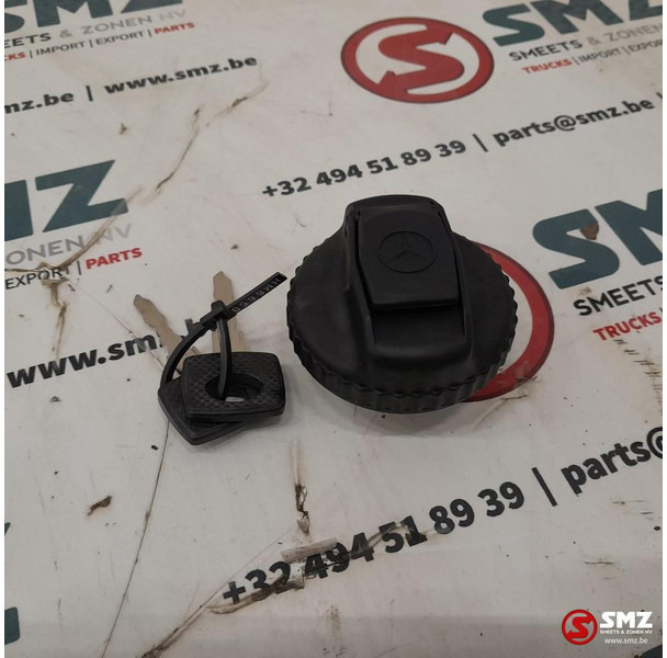 Mercedes-Benz Tankdop met sleutel Mercedes - نظام الوقود - شاحنة: صورة 1 Mercedes-Benz Tankdop met sleutel Mercedes - نظام الوقود - شاحنة: صورة 1