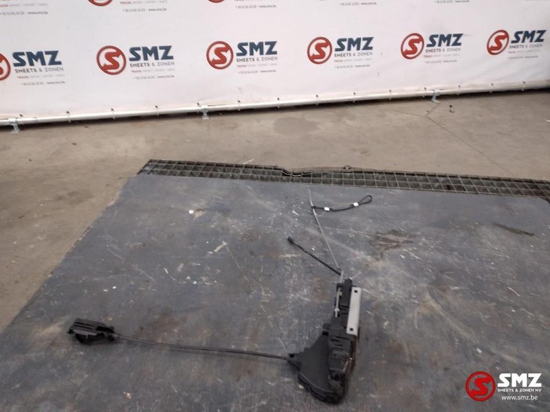 Renault Occ Deurslot rechts Renault T - باب و قطع الغيار - شاحنة: صورة 2 Renault Occ Deurslot rechts Renault T - باب و قطع الغيار - شاحنة: صورة 2