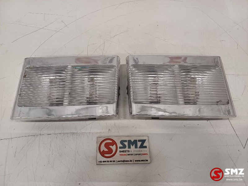 Volvo Occ binnenverlichting links + rechts Volvo - الكابينة والداخلية - شاحنة: صورة 1 Volvo Occ binnenverlichting links + rechts Volvo - الكابينة والداخلية - شاحنة: صورة 1