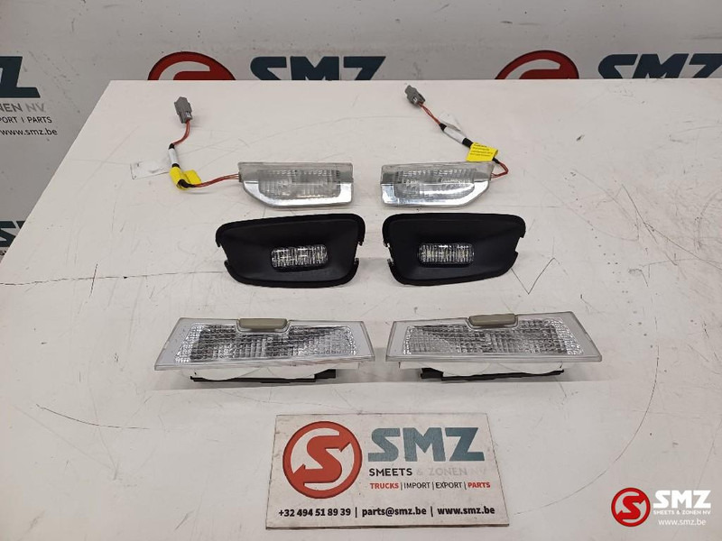 Volvo Occ set cabineverlichting deur + dak + binnen L/R - الكابينة والداخلية - شاحنة: صورة 1 Volvo Occ set cabineverlichting deur + dak + binnen L/R - الكابينة والداخلية - شاحنة: صورة 1