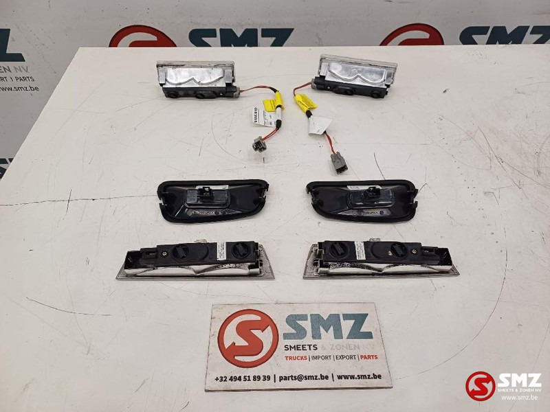 Volvo Occ set cabineverlichting deur + dak + binnen L/R - الكابينة والداخلية - شاحنة: صورة 2 Volvo Occ set cabineverlichting deur + dak + binnen L/R - الكابينة والداخلية - شاحنة: صورة 2
