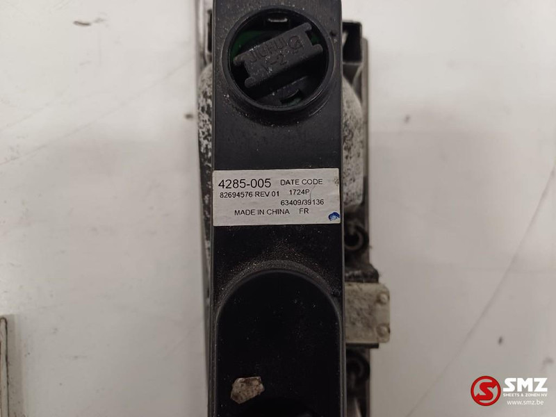 Volvo Occ set cabineverlichting deur + dak + binnen L/R - الكابينة والداخلية - شاحنة: صورة 3 Volvo Occ set cabineverlichting deur + dak + binnen L/R - الكابينة والداخلية - شاحنة: صورة 3