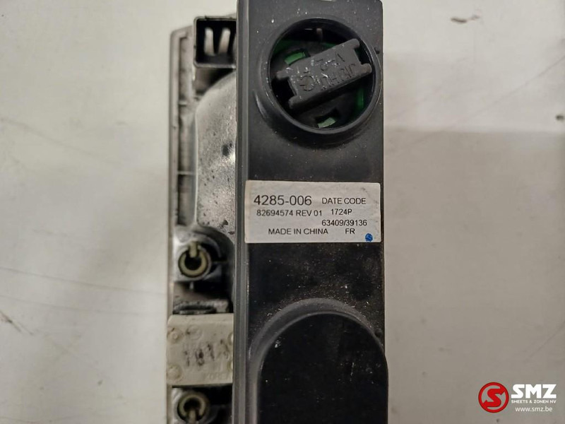 Volvo Occ set cabineverlichting deur + dak + binnen L/R - الكابينة والداخلية - شاحنة: صورة 4 Volvo Occ set cabineverlichting deur + dak + binnen L/R - الكابينة والداخلية - شاحنة: صورة 4