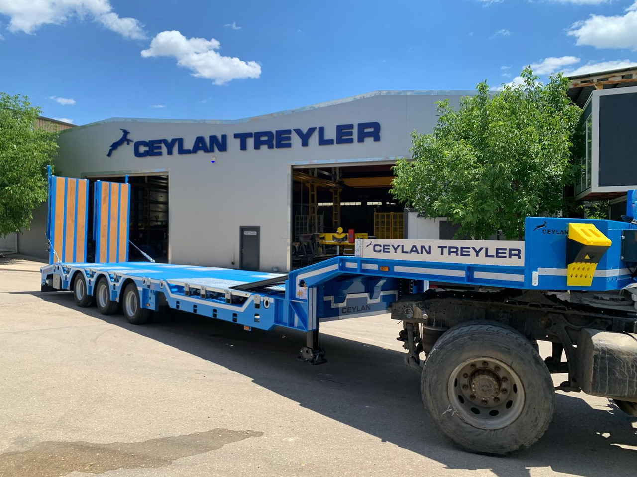 CEYLAN 3 AXLES STANDART & EXTENDABLE LOWBED - عربة منخفضة مسطحة نصف مقطورة: صورة 1 CEYLAN 3 AXLES STANDART & EXTENDABLE LOWBED - عربة منخفضة مسطحة نصف مقطورة: صورة 1