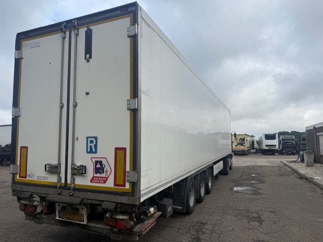 Krone Laadklep 270 hoog 2 Liftassen - نصف مقطورة مُبرِّدة: صورة 2 Krone Laadklep 270 hoog 2 Liftassen - نصف مقطورة مُبرِّدة: صورة 2