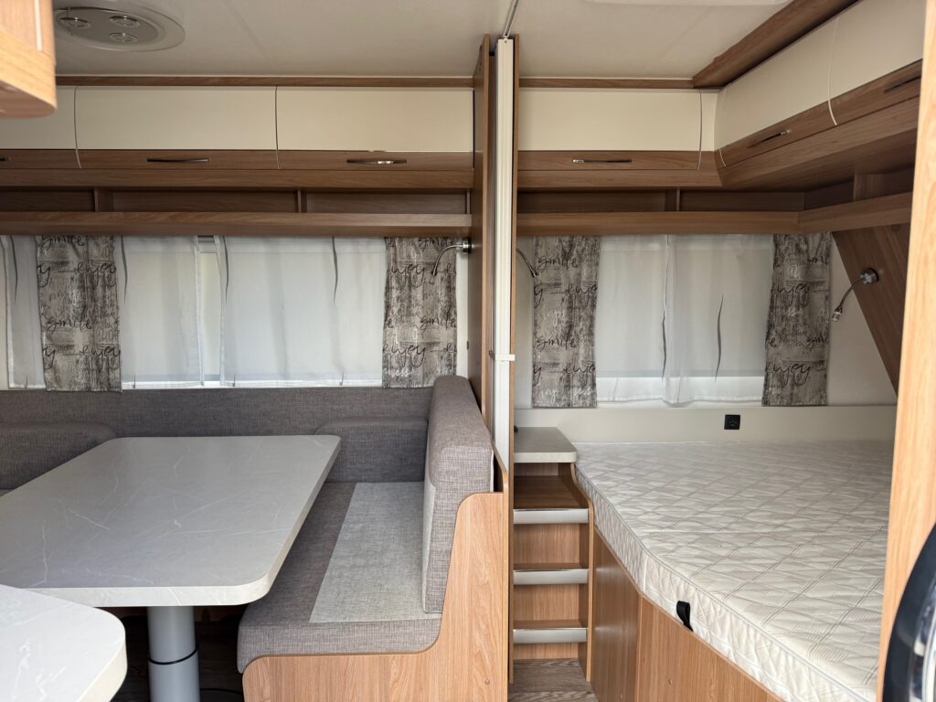 Hobby 545 KMF DE LUXE 2021 - كرفان سحب: صورة 5 Hobby 545 KMF DE LUXE 2021 - كرفان سحب: صورة 5