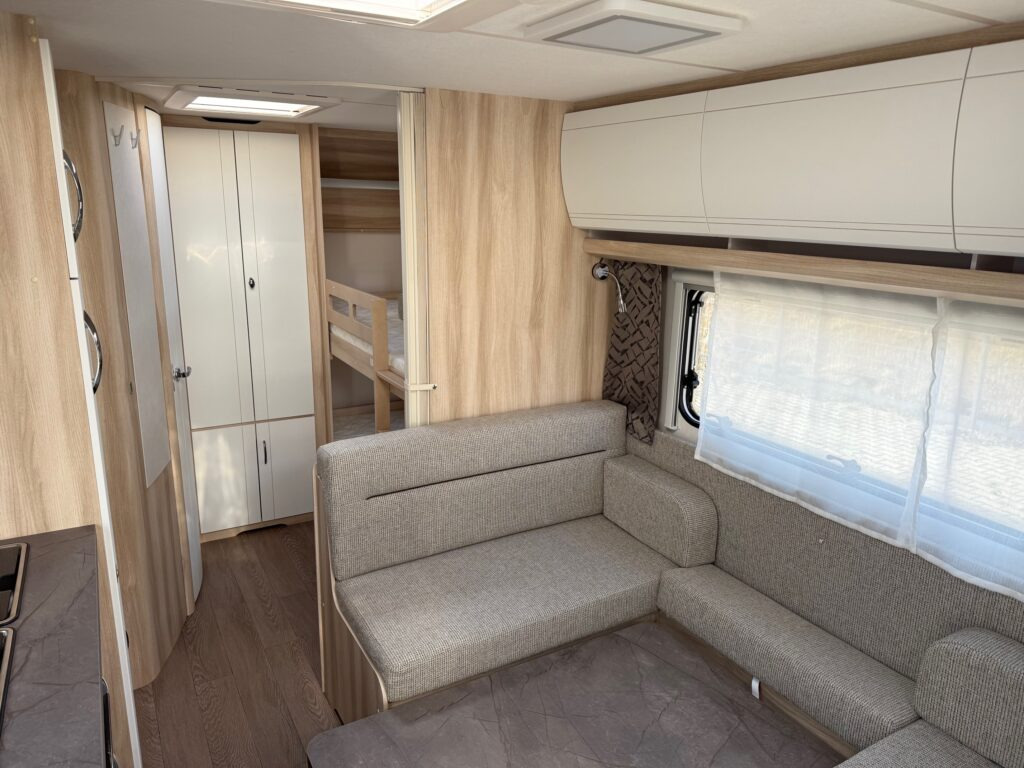 كرفان سحب Hobby DE LUXE 545 KMF 2025: صورة 6