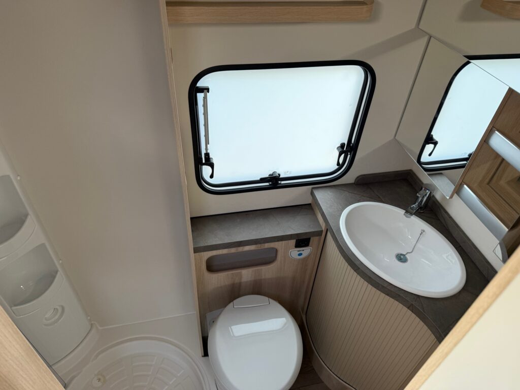 كرفان سحب Hobby DE LUXE 545 KMF 2025: صورة 11