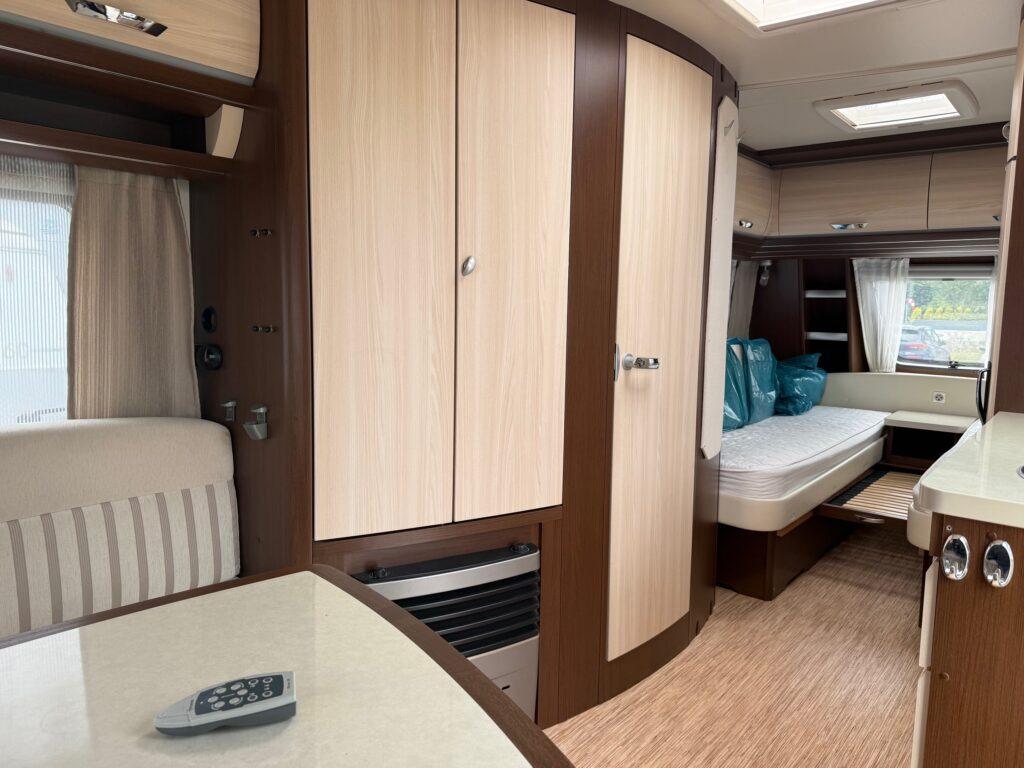 كرفان سحب Hobby Prestige 495 UL 2013: صورة 14