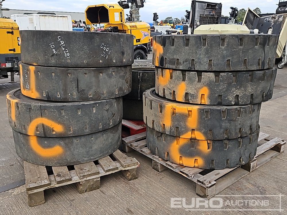 10.00-20 (8 of), 11.00-20 Tyre (2 of) - إطارات: صورة 3 10.00-20 (8 of), 11.00-20 Tyre (2 of) - إطارات: صورة 3