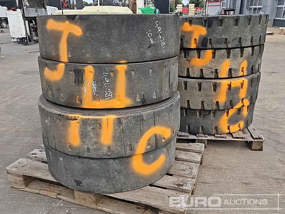 10.00-20 (8 of), 11.00-20 Tyre (2 of) - إطارات: صورة 2 10.00-20 (8 of), 11.00-20 Tyre (2 of) - إطارات: صورة 2