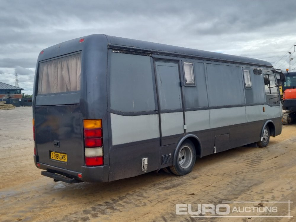 1993 Caetano 4x2 5 Berth Motorhome, Sink, Fridge Freezer, Oven & Hob, Wash Room, Diesel Heater, Solar Panels, Awning, Manual Gearbox - كرفان فان: صورة 5 1993 Caetano 4x2 5 Berth Motorhome, Sink, Fridge Freezer, Oven & Hob, Wash Room, Diesel Heater, Solar Panels, Awning, Manual Gearbox - كرفان فان: صورة 5