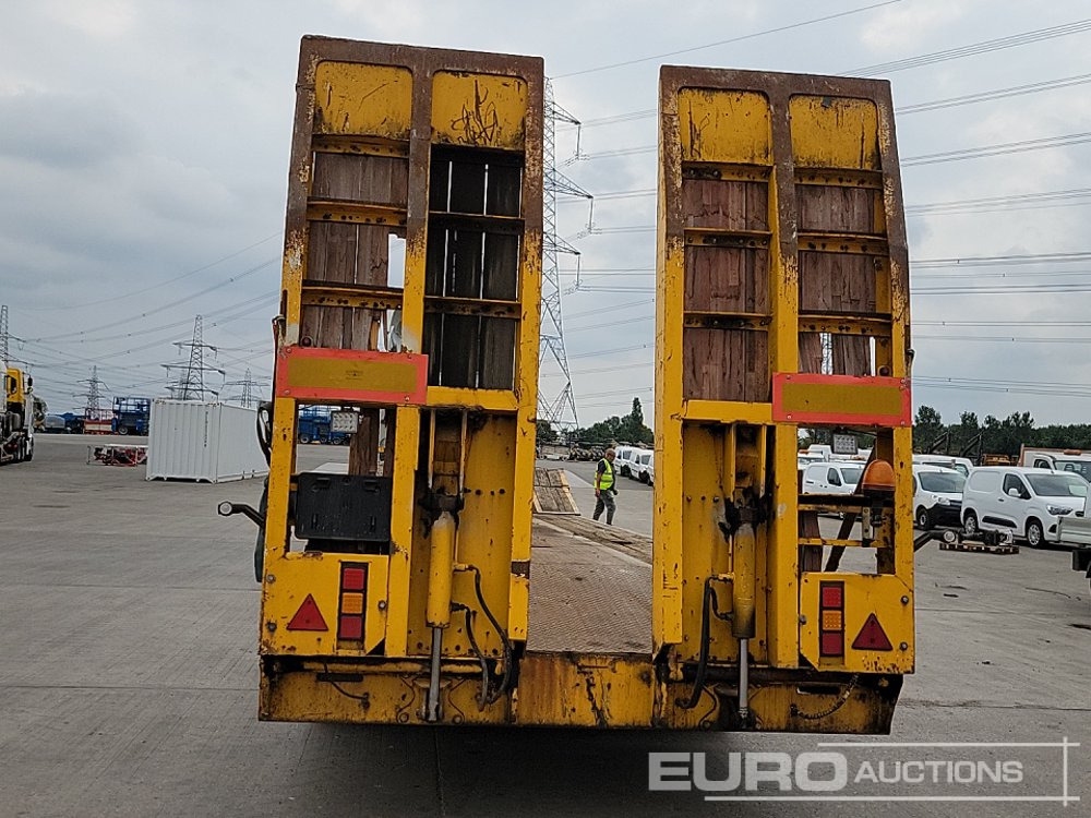 1998 King trailers Tri Axle Step Frame Low Loader Trailer, Neck Ramps, Out Riggers, Hydraulic Ramps - عربة منخفضة مسطحة نصف مقطورة: صورة 4 1998 King trailers Tri Axle Step Frame Low Loader Trailer, Neck Ramps, Out Riggers, Hydraulic Ramps - عربة منخفضة مسطحة نصف مقطورة: صورة 4