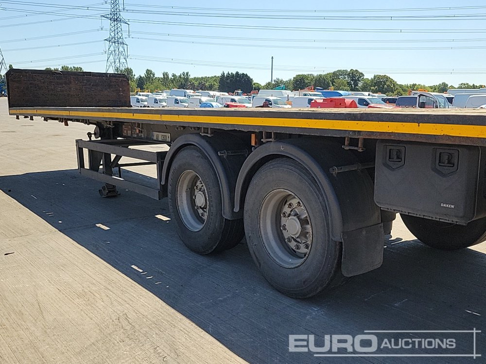 نصف مقطورة مسطحة 1999 Don-Bur Twin Axle Flatbed Trailer: صورة 24