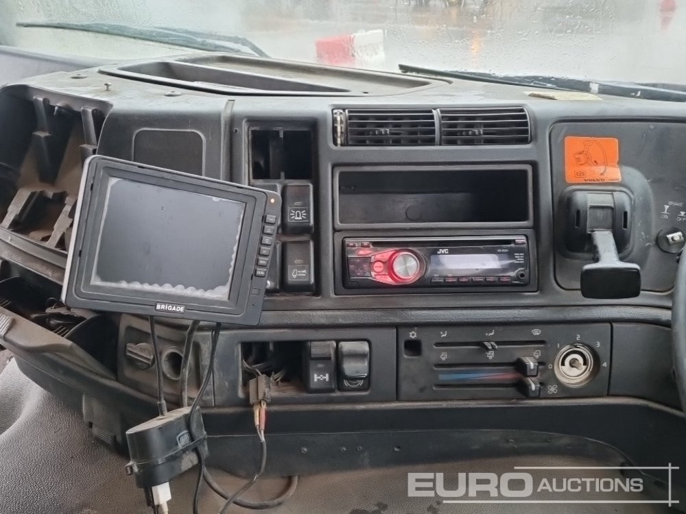 شاحنات مسطحة 2001 Volvo FM12: صورة 27