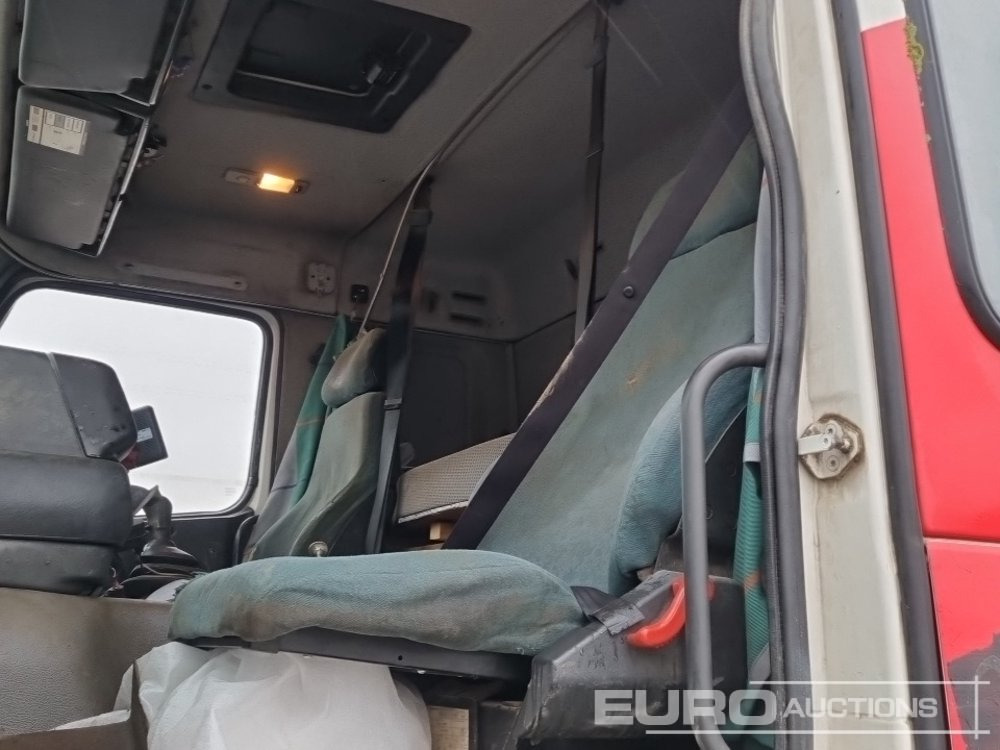 شاحنات مسطحة 2001 Volvo FM12: صورة 21