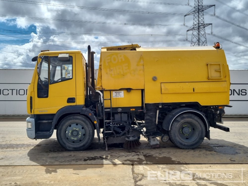 2004 Iveco ML130E18K - سياره كنس شوارع: صورة 2 2004 Iveco ML130E18K - سياره كنس شوارع: صورة 2