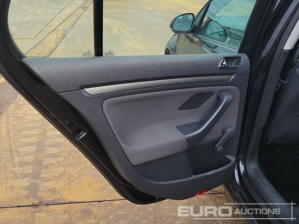 سيارة 2004 Volkswagen Golf 1.6: صورة 16 سيارة 2004 Volkswagen Golf 1.6: صورة 16