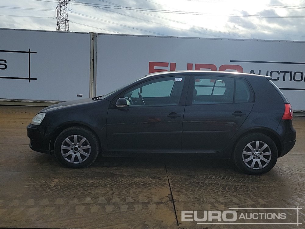 2004 Volkswagen Golf 1.6 - سيارة: صورة 2 2004 Volkswagen Golf 1.6 - سيارة: صورة 2
