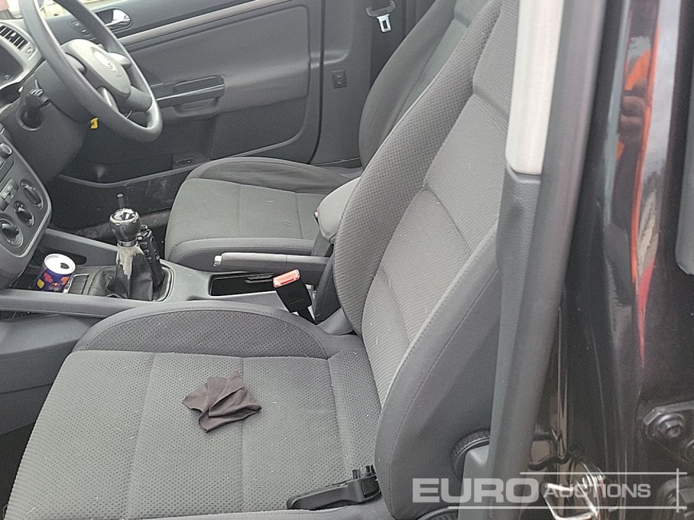 سيارة 2004 Volkswagen Golf 1.6: صورة 21 سيارة 2004 Volkswagen Golf 1.6: صورة 21