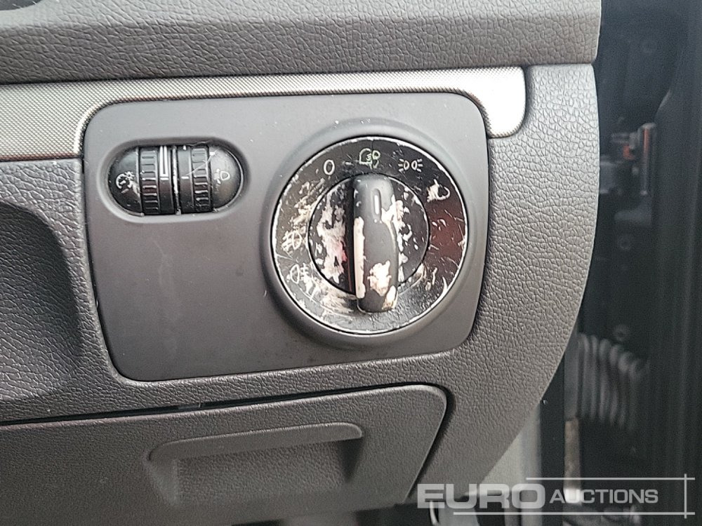 سيارة 2004 Volkswagen Golf 1.6: صورة 30 سيارة 2004 Volkswagen Golf 1.6: صورة 30