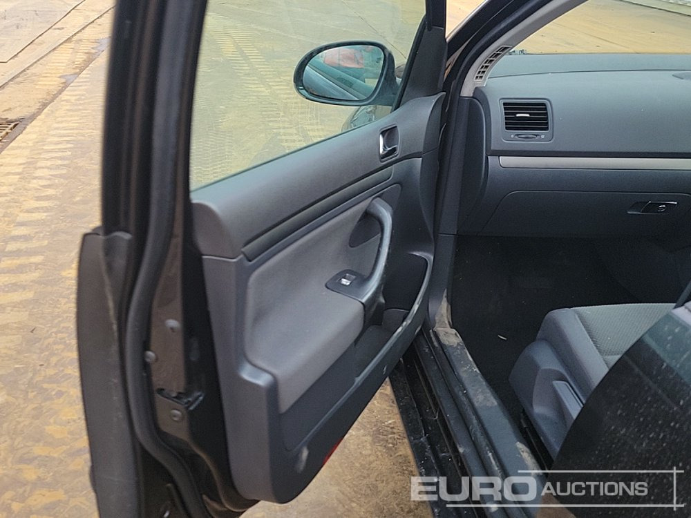 سيارة 2004 Volkswagen Golf 1.6: صورة 20 سيارة 2004 Volkswagen Golf 1.6: صورة 20