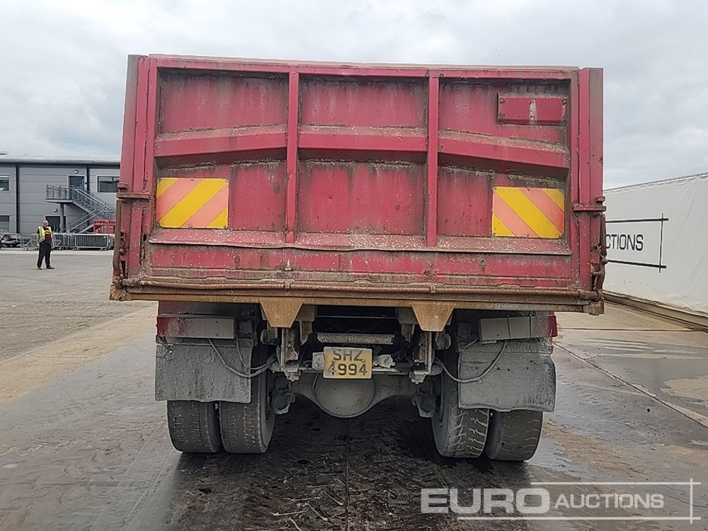 2004 Volvo 8x4 Tipper, Manual Gearbox, Looby Body - شاحنة قلاب: صورة 4 2004 Volvo 8x4 Tipper, Manual Gearbox, Looby Body - شاحنة قلاب: صورة 4