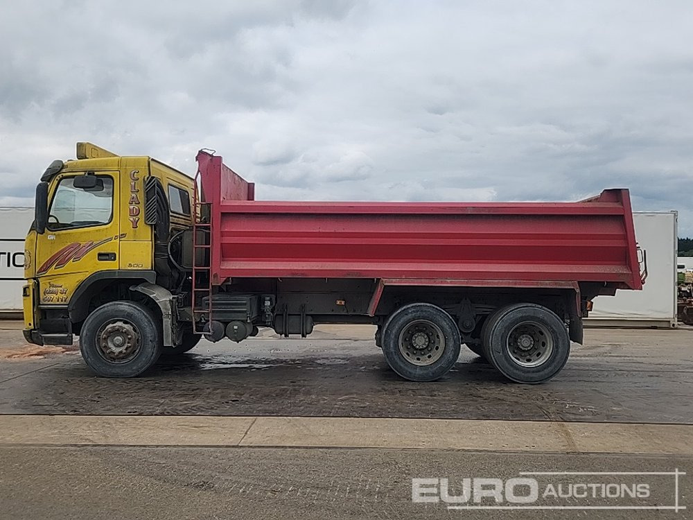 2004 Volvo 8x4 Tipper, Manual Gearbox, Looby Body - شاحنة قلاب: صورة 2 2004 Volvo 8x4 Tipper, Manual Gearbox, Looby Body - شاحنة قلاب: صورة 2