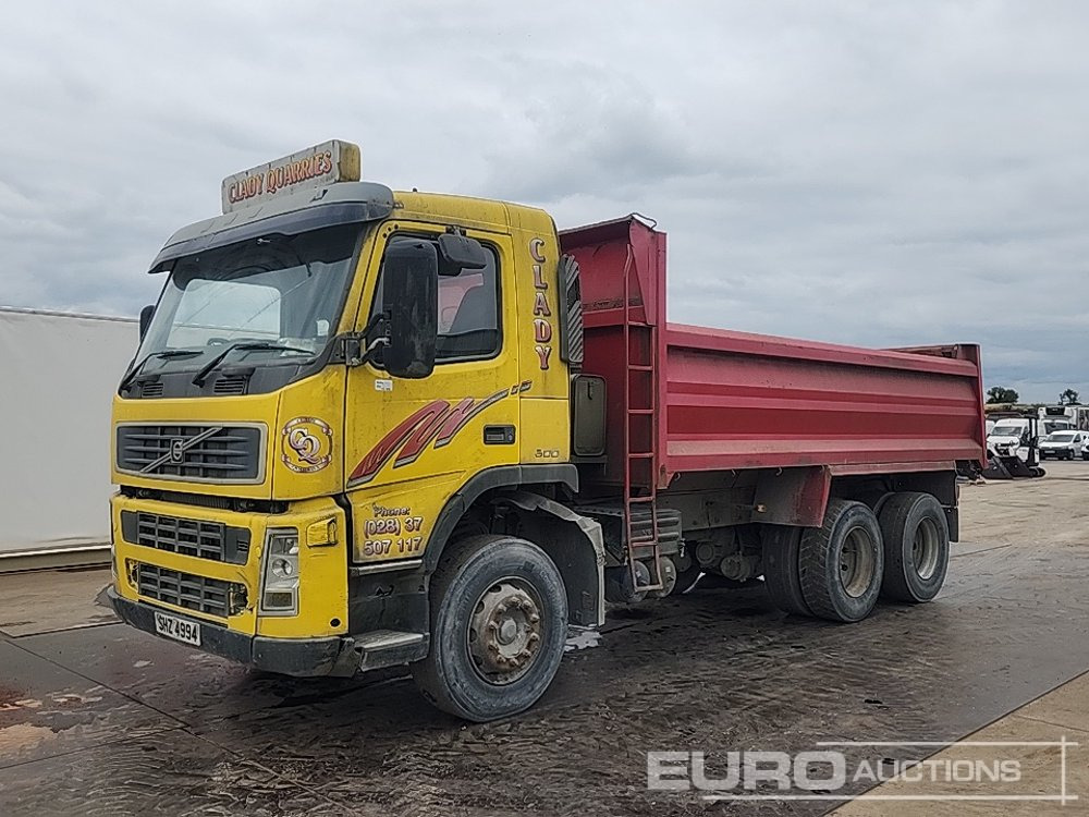 2004 Volvo 8x4 Tipper, Manual Gearbox, Looby Body - شاحنة قلاب: صورة 1 2004 Volvo 8x4 Tipper, Manual Gearbox, Looby Body - شاحنة قلاب: صورة 1