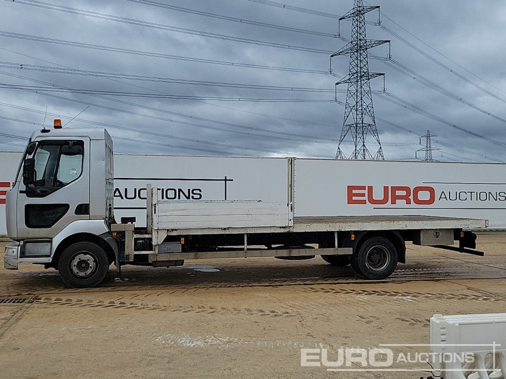 2005 Renault 4x2 Flatbed Lorry, Manual Gearbox (Reg. Docs. Available) - شاحنات مسطحة: صورة 2 2005 Renault 4x2 Flatbed Lorry, Manual Gearbox (Reg. Docs. Available) - شاحنات مسطحة: صورة 2