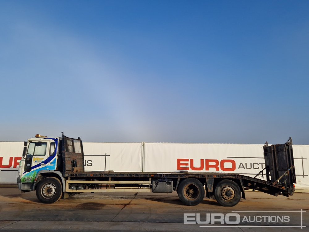 2005 Volvo FL220 - شاحنات مسطحة: صورة 2 2005 Volvo FL220 - شاحنات مسطحة: صورة 2