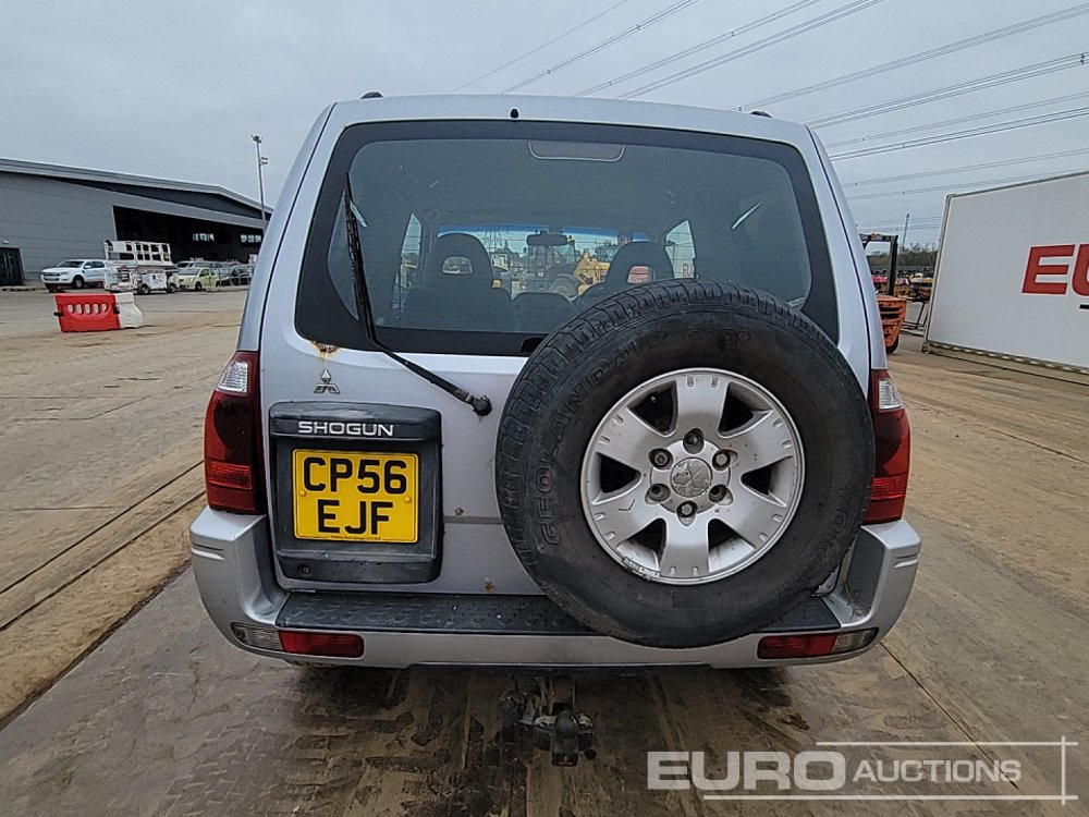2006 Mitsubishi Shogun - سيارة دفع رباعي: صورة 4 2006 Mitsubishi Shogun - سيارة دفع رباعي: صورة 4