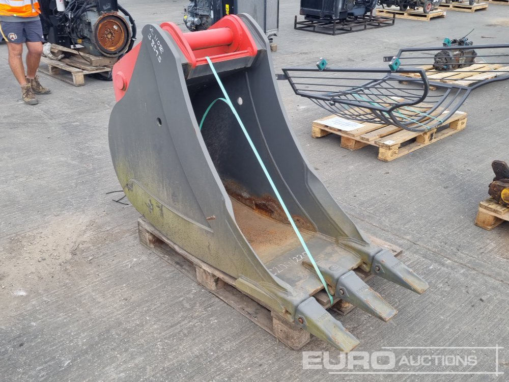 201 Miller 24" Digging Bucket 80mm Pin to suit 20 Ton Excavator - بكت: صورة 1 201 Miller 24" Digging Bucket 80mm Pin to suit 20 Ton Excavator - بكت: صورة 1