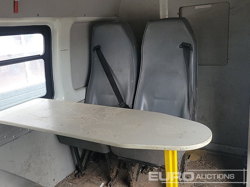 شاحنة التوصيل 2010 Ford Transit: صورة 13
