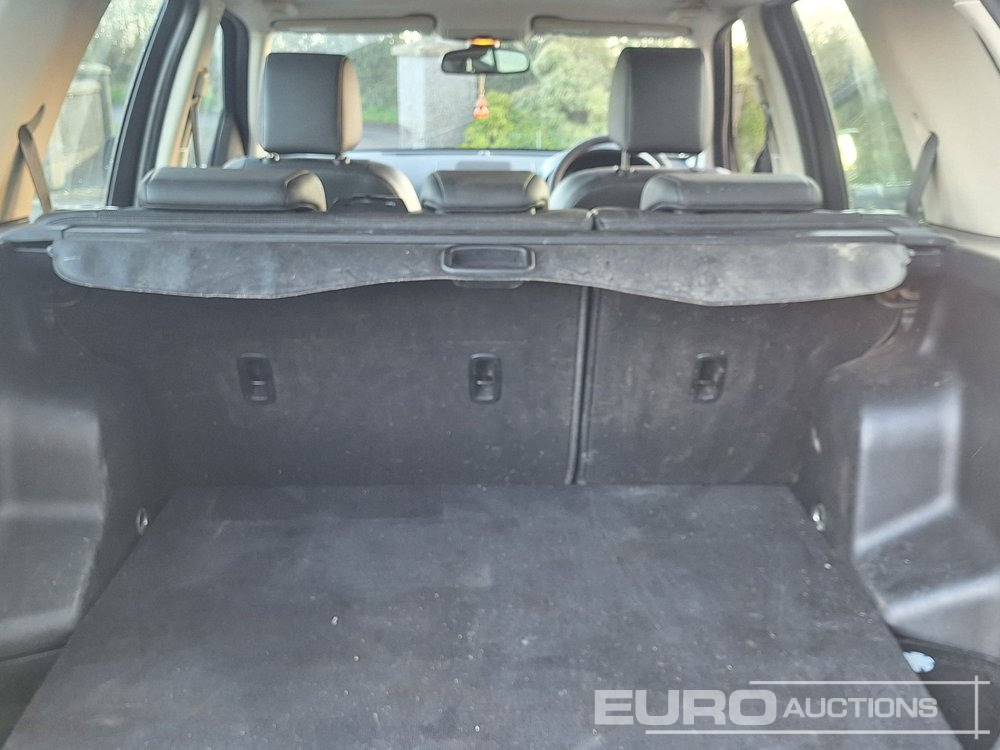 2010 Land Rover Freelander - سيارة دفع رباعي: صورة 2 2010 Land Rover Freelander - سيارة دفع رباعي: صورة 2