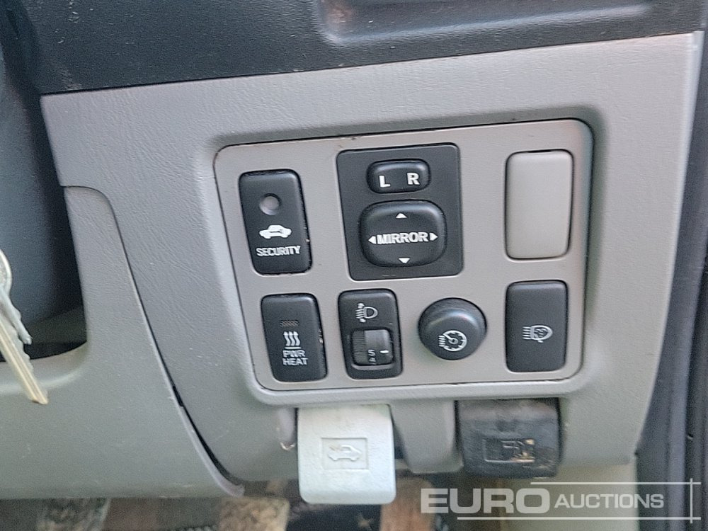 شاحنة البيك أب 2010 Toyota Hilux Invincible: صورة 32