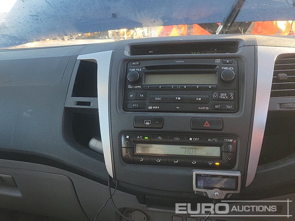 شاحنة البيك أب 2010 Toyota Hilux Invincible: صورة 36