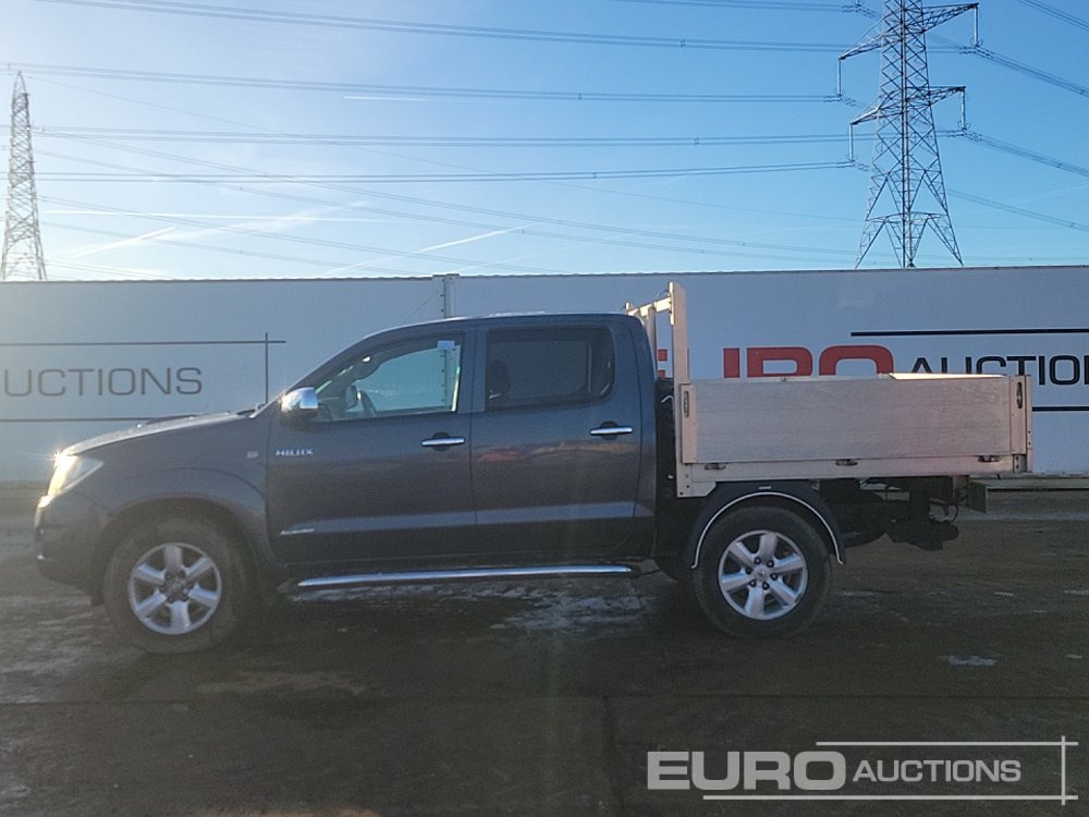 2010 Toyota Hilux Invincible - شاحنة البيك أب: صورة 2 2010 Toyota Hilux Invincible - شاحنة البيك أب: صورة 2