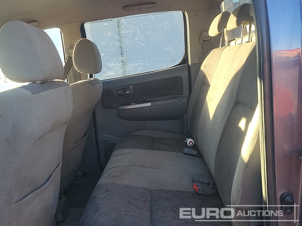 شاحنة البيك أب 2010 Toyota Hilux Invincible: صورة 24