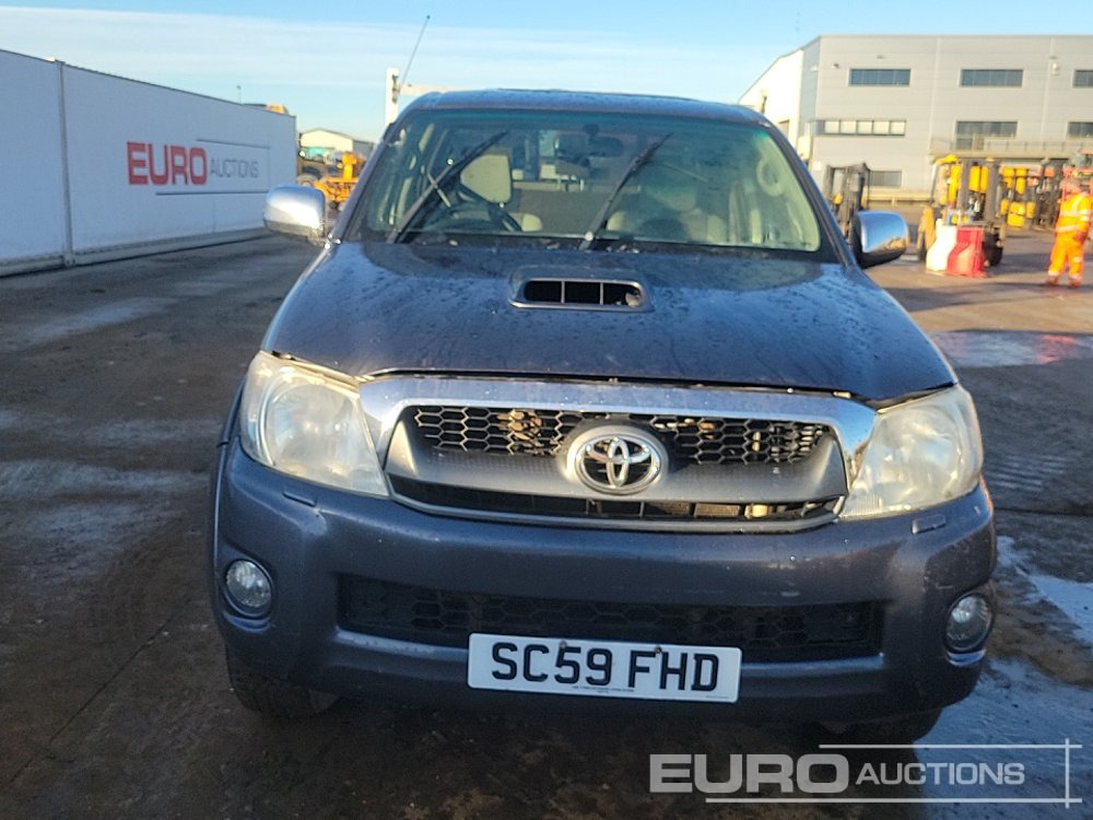 شاحنة البيك أب 2010 Toyota Hilux Invincible: صورة 8