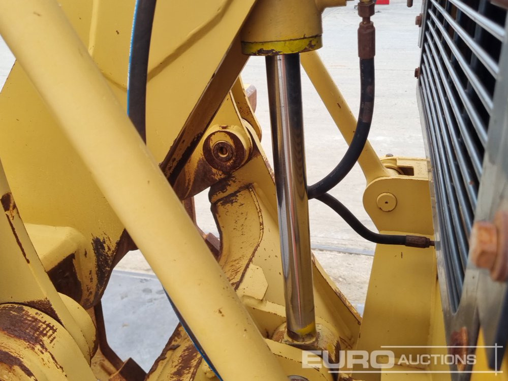 ممهدة 2011 CAT 140M: صورة 16