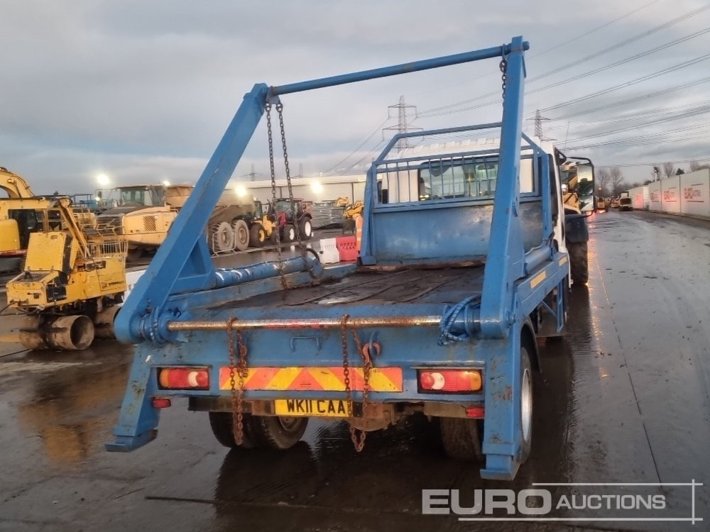 2011 Isuzu F110.210 - شاحنة نقل المخلفات: صورة 4 2011 Isuzu F110.210 - شاحنة نقل المخلفات: صورة 4