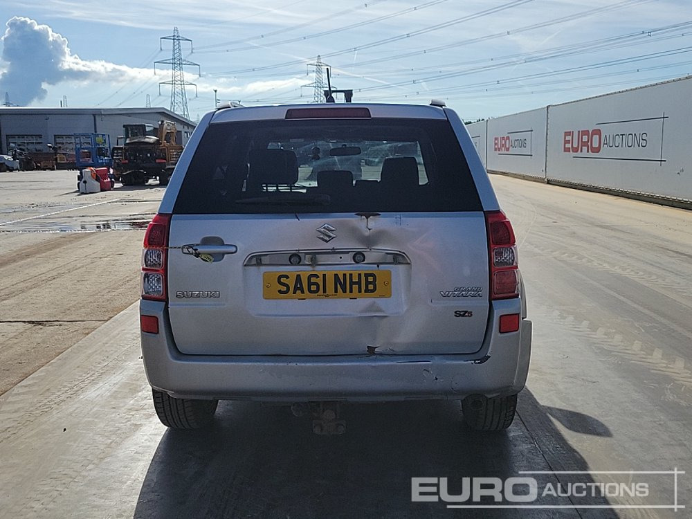 2011 Suzuki Grand Vitara - سيارة دفع رباعي: صورة 4 2011 Suzuki Grand Vitara - سيارة دفع رباعي: صورة 4