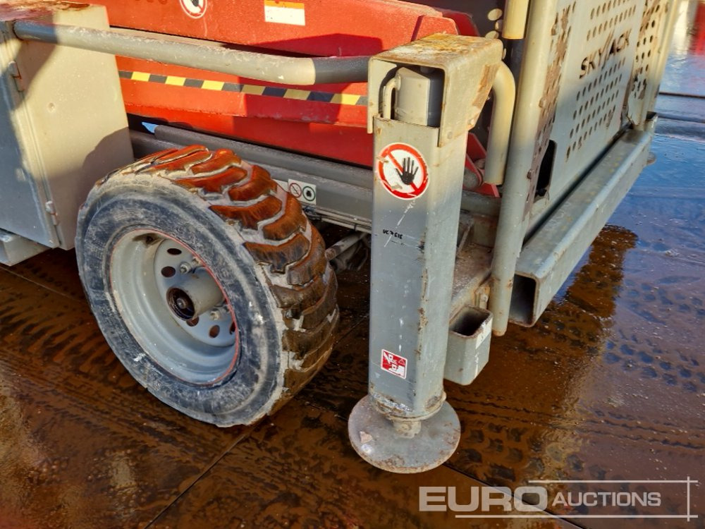 رافعة هيدروليكية مقصية 2013 SkyJack SJ9250: صورة 13 رافعة هيدروليكية مقصية 2013 SkyJack SJ9250: صورة 13