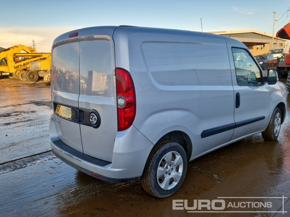 2014 Vauxhall Combo - شاحنة التوصيل: صورة 5 2014 Vauxhall Combo - شاحنة التوصيل: صورة 5