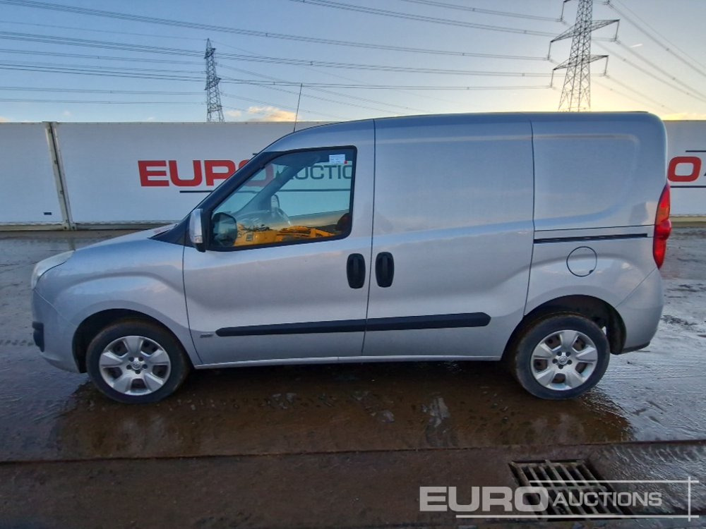 2014 Vauxhall Combo - شاحنة التوصيل: صورة 2 2014 Vauxhall Combo - شاحنة التوصيل: صورة 2